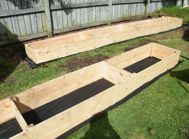 what to put under raised garden bed
