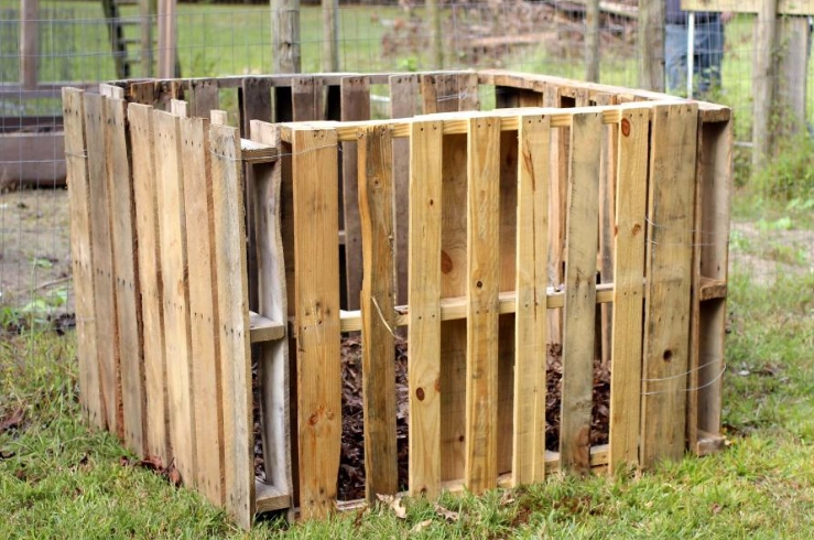 how to line a compost bin