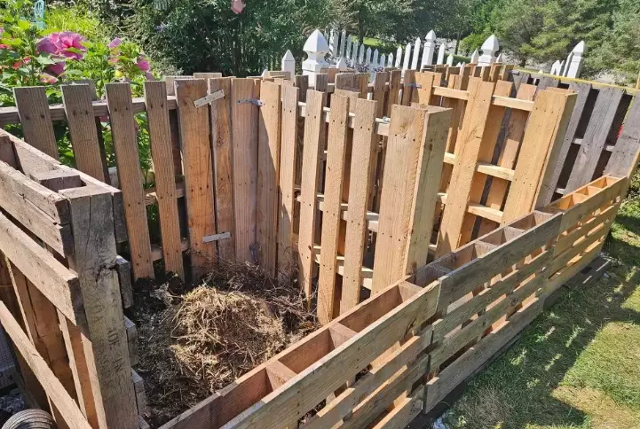 how to line a compost bin