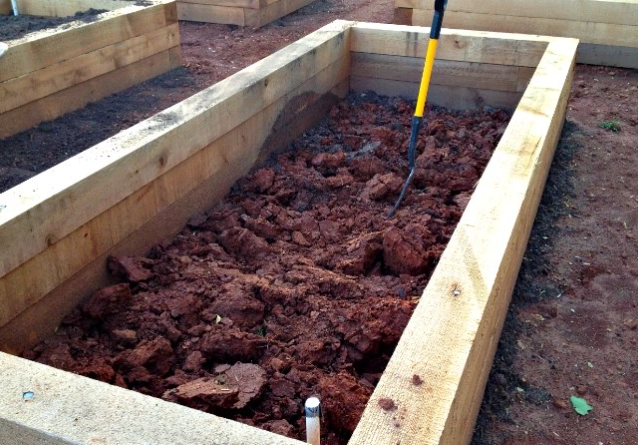 how to fill a raised garden bed