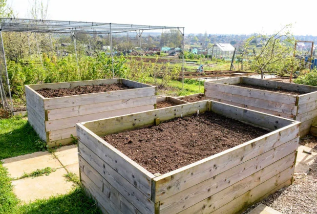 how to fill a raised garden bed