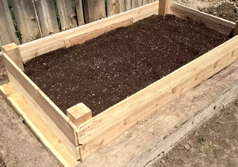 how to fill a raised bed cheaply
