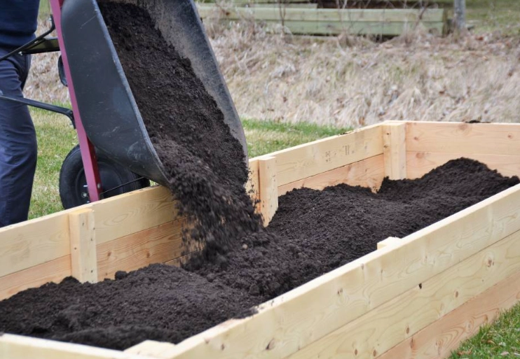 how to fill a raised bed cheaply
