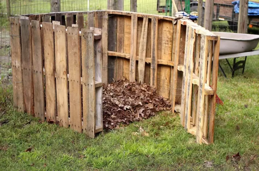building a compost bin from pallets