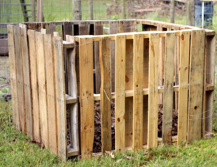 DIY compost bin